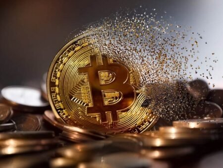 Bitcoin: The price of bitcoin falls back to the the 200 hour MA after run higher stalls