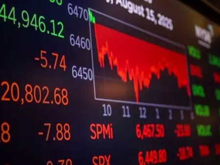 Major US stock indices close lower. S&P and NASDAQ index down for the month