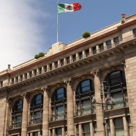 Mexico central bank lowers benchmark interest rate to 6.75% from 7.00%