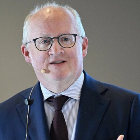 ECB policymaker Lane “admits” the euro can’t replace US dollar’s role as global safe haven