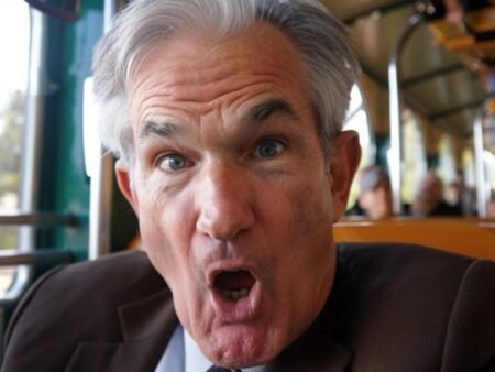 Powell says he will remain as a Federal Reserve Governor