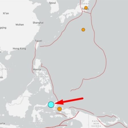Tsunami warning issues after M7.8 earthquake, Indonesia (Molucca Sea)