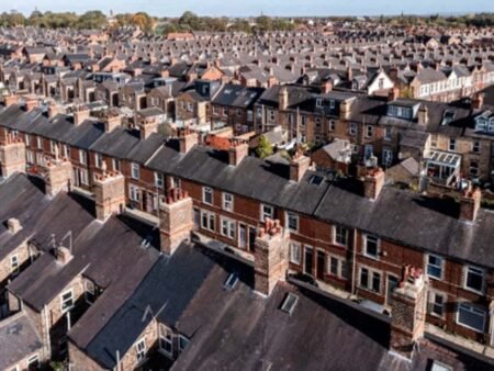 UK April Nationwide house prices +0.4% vs -0.3% m/m expected